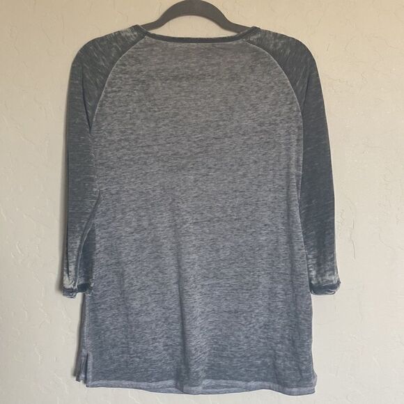 Peace skeleton hand  - Picture 4 of 5